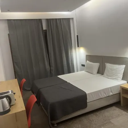 Saint Spiridon 公寓式酒店 3*