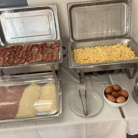 Saint Spiridon 公寓式酒店 3*