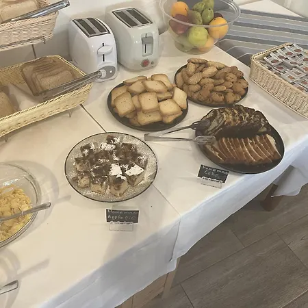 Saint Spiridon 公寓式酒店 3*